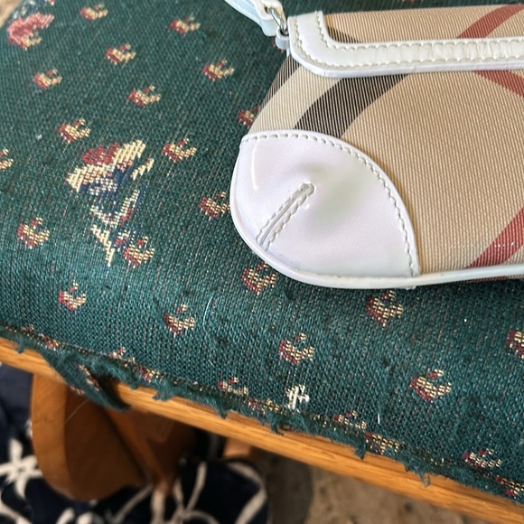 Burberry nova checked patencalfskin flap small bag 9 x 4” - Picture 4 of 8